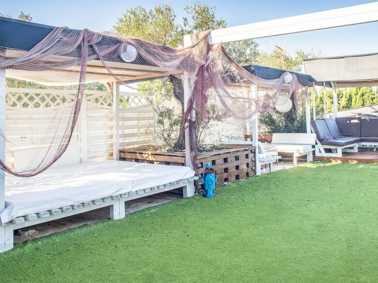 Beautiful Bungalow In Oliva With Swimming Pool
