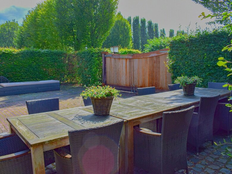 Posh Holiday Home In Alphen With Jacuzzi