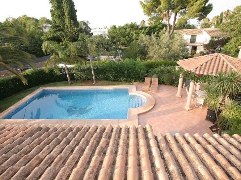 Luxurious Villa With Private Pool In Les Rotes