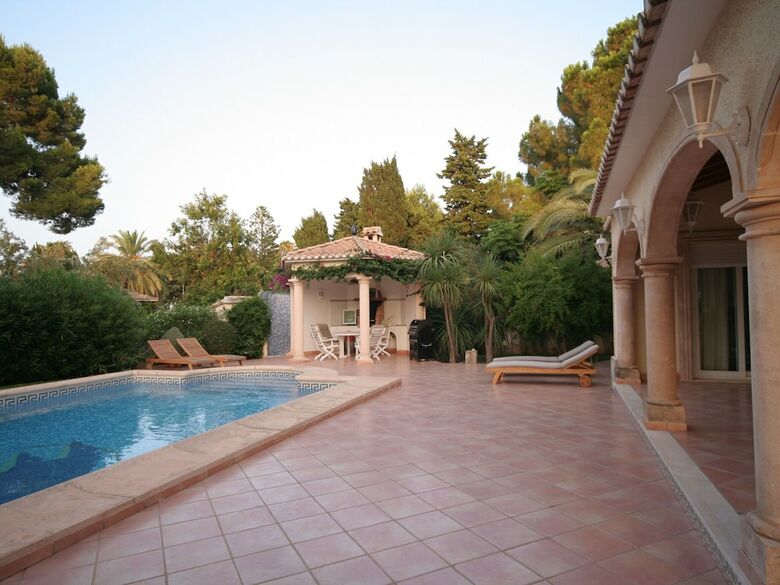 Luxurious Villa With Private Pool In Les Rotes