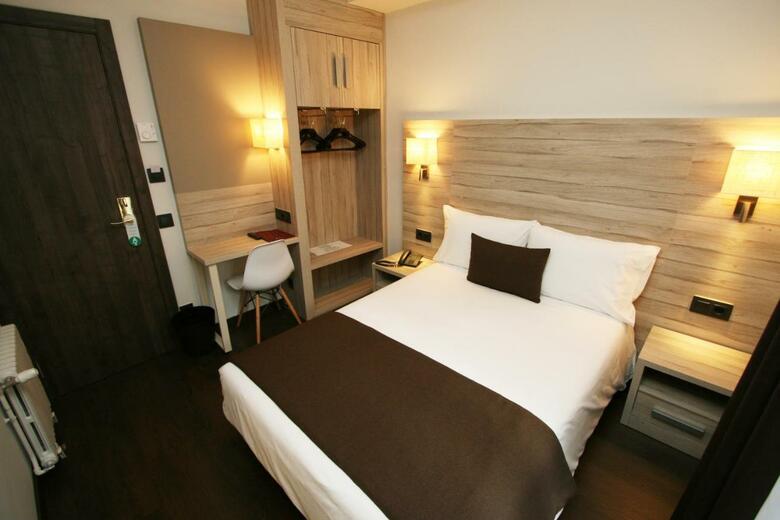 Hotel Pyr�n�es