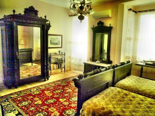 Hostal Retro - 19th Century Guest House