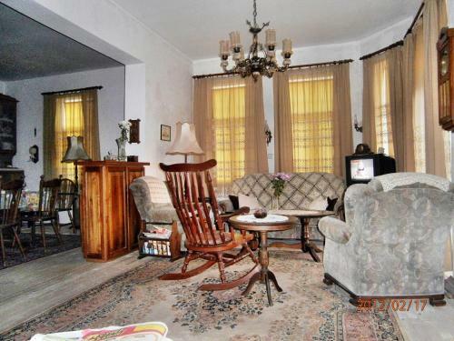 Hostal Retro - 19th Century Guest House