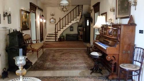Hostal Retro - 19th Century Guest House