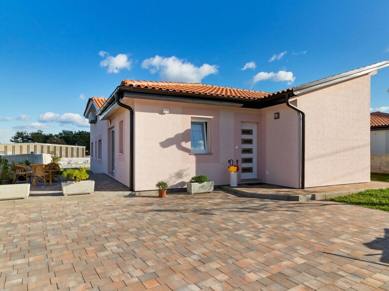 Villa Serene Holiday Home In Novigrad With Private Pool