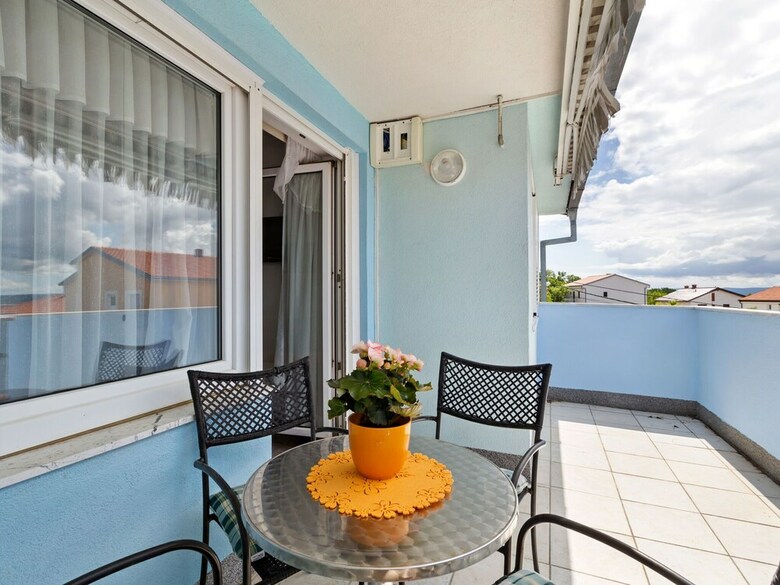 Comfortable Apartment In Jadranovo Near Seabeach