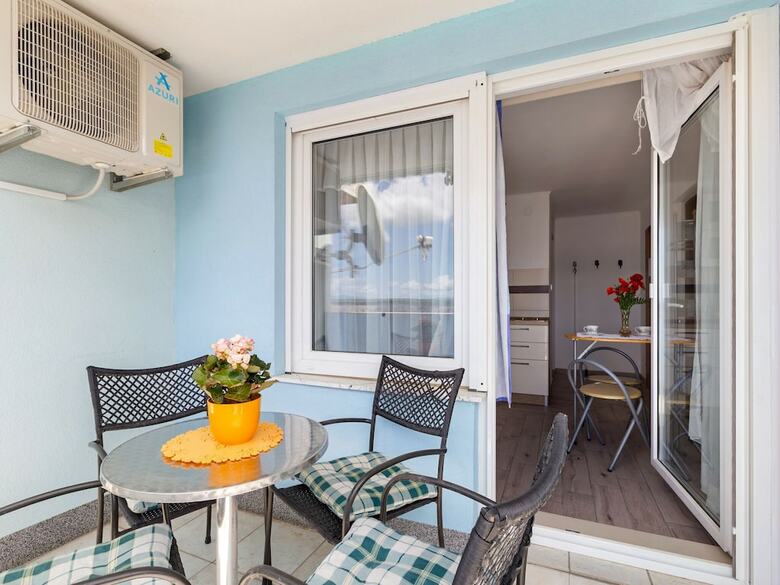 Comfortable Apartment In Jadranovo Near Seabeach
