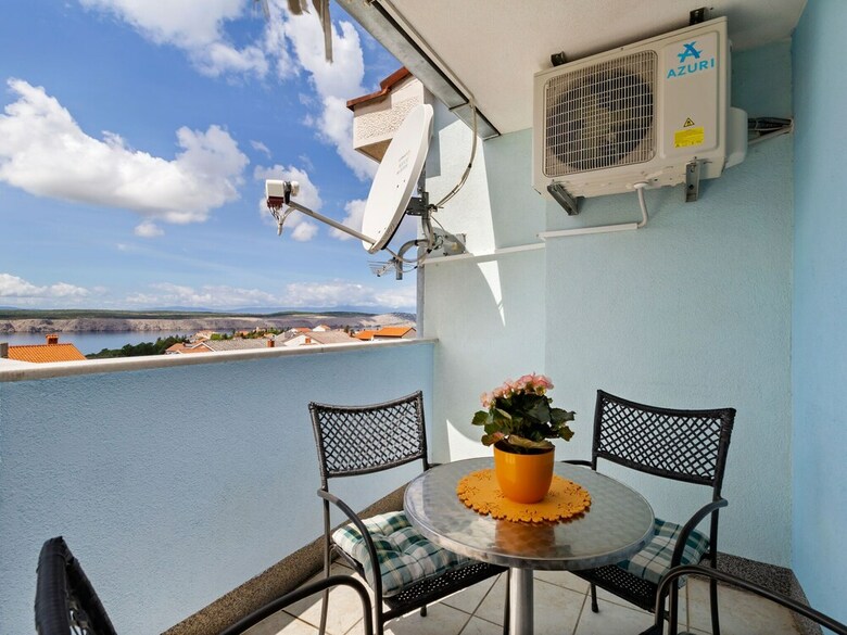 Comfortable Apartment In Jadranovo Near Seabeach