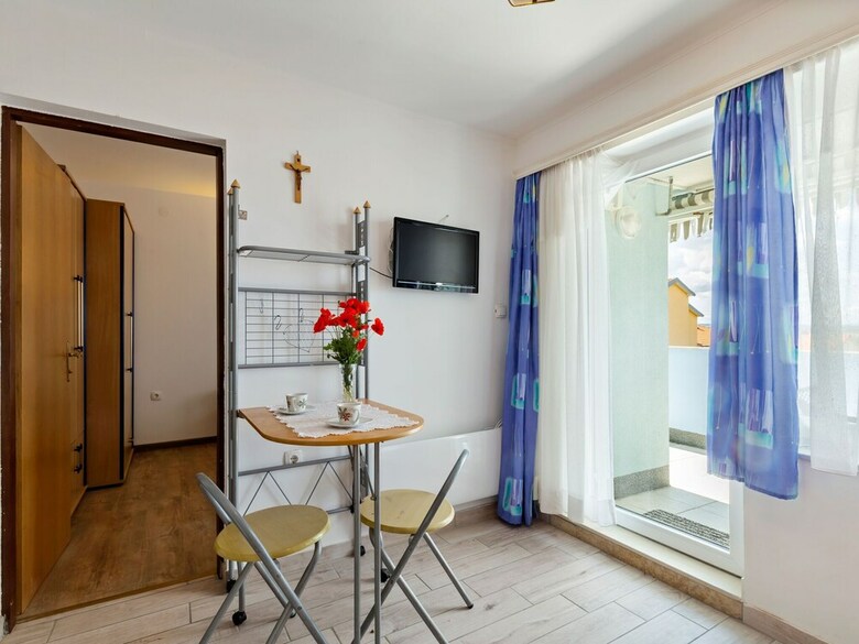 Comfortable Apartment In Jadranovo Near Seabeach