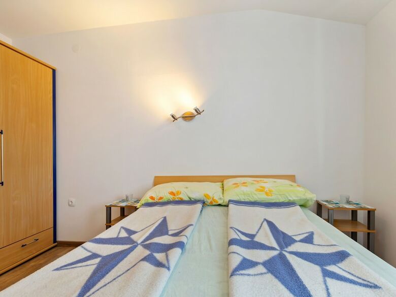 Comfortable Apartment In Jadranovo Near Seabeach