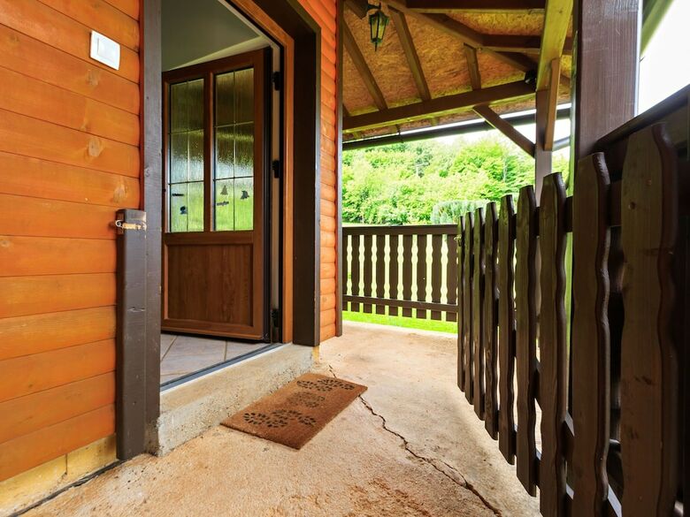 Cosy Apartment In Oto?ac With Balcony