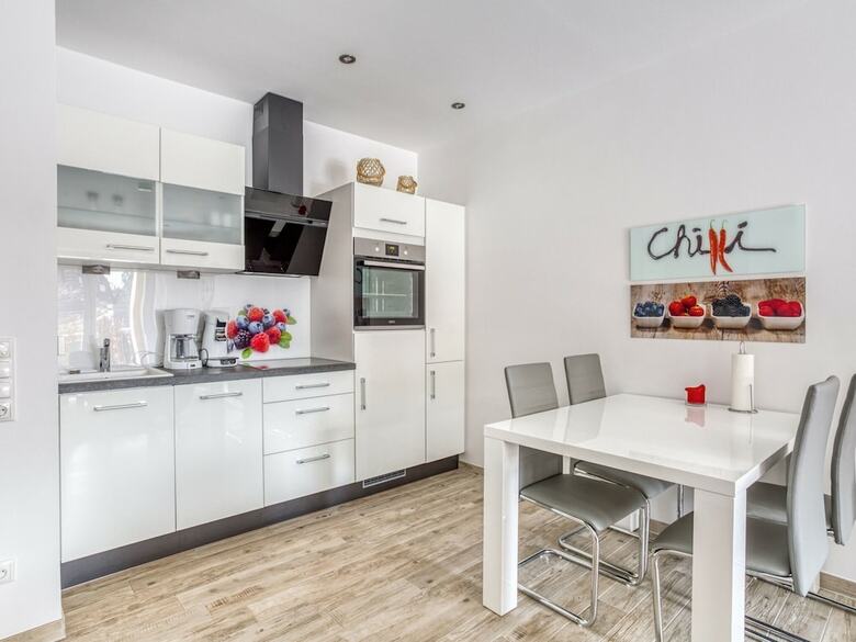 Apartamentos Chic Holiday Home In Varel With Balcony