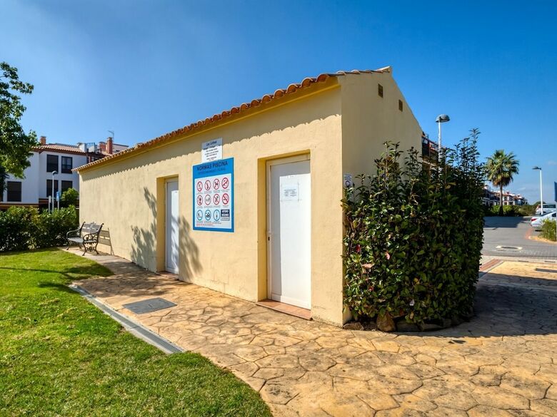 Lovely Apartment In Huelva With Swimming Pool