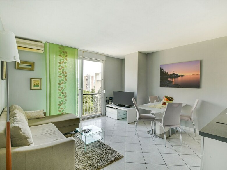 Homely Apartment In Split Near The Sea