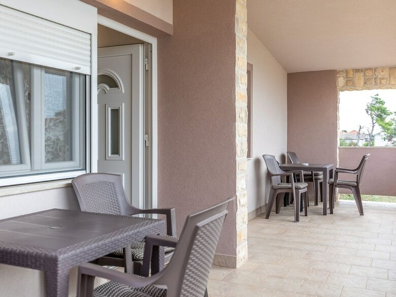 Waterfront Apartment In Vir With Balcony Near Seabeach