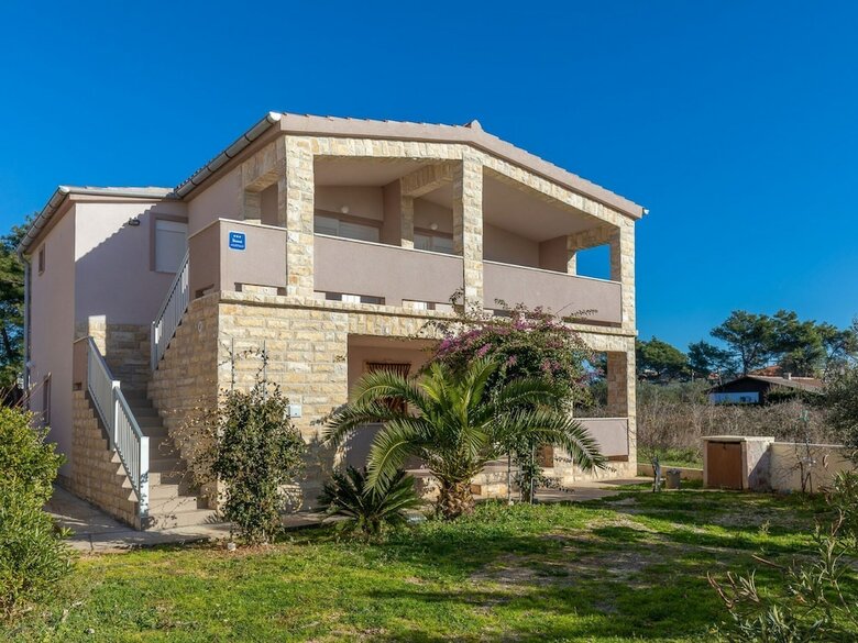 Waterfront Apartment In Vir With Balcony Near Seabeach