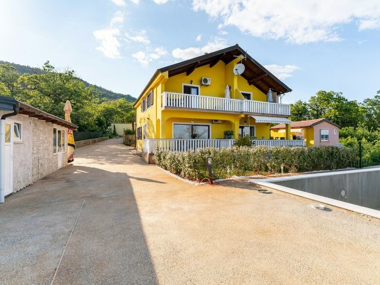 Elegant Holiday Home In Lovran With Swimming Pool