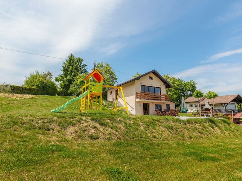 Alluring Holiday Home In Dragoslavec With Barbecue