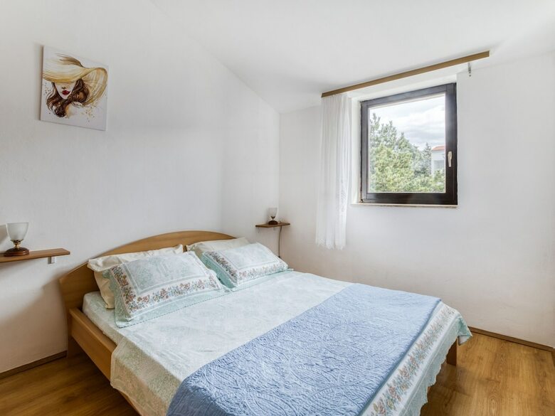 Modern Apartment In Punat With Balcony