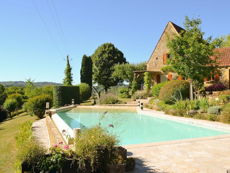 Enticing Holiday Home In Tamni�s With Swimming Pool