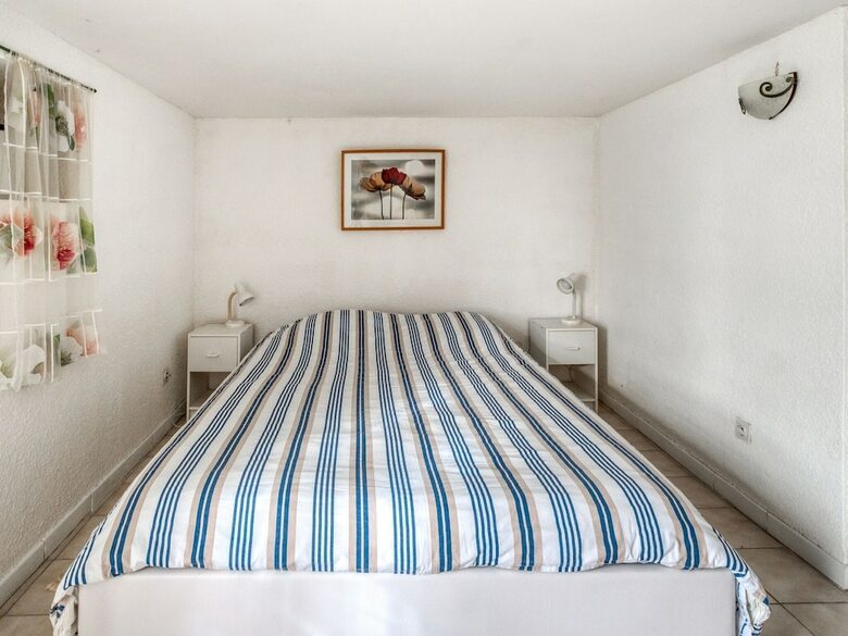 Blissful Holiday Home In Montpezat-de-quercy With Pool
