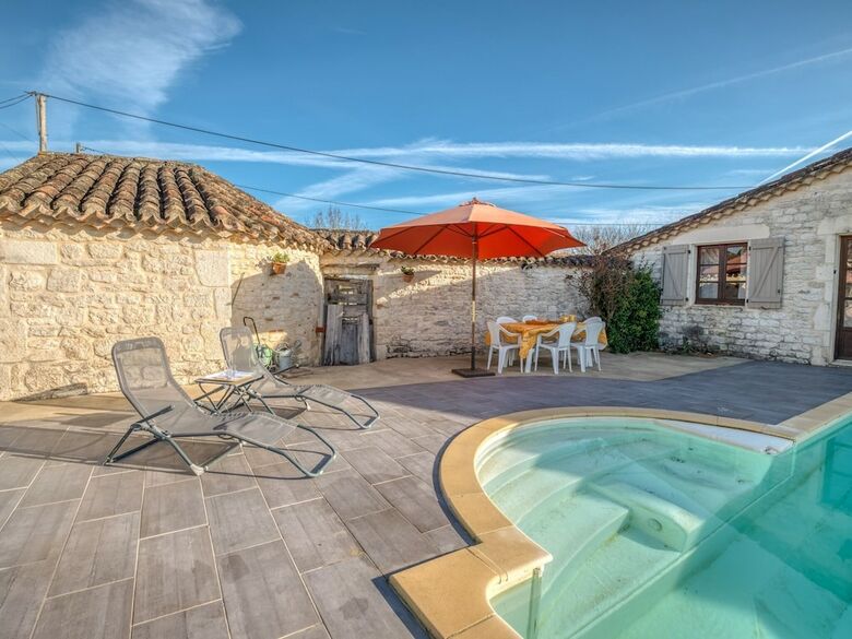 Blissful Holiday Home In Montpezat-de-quercy With Pool