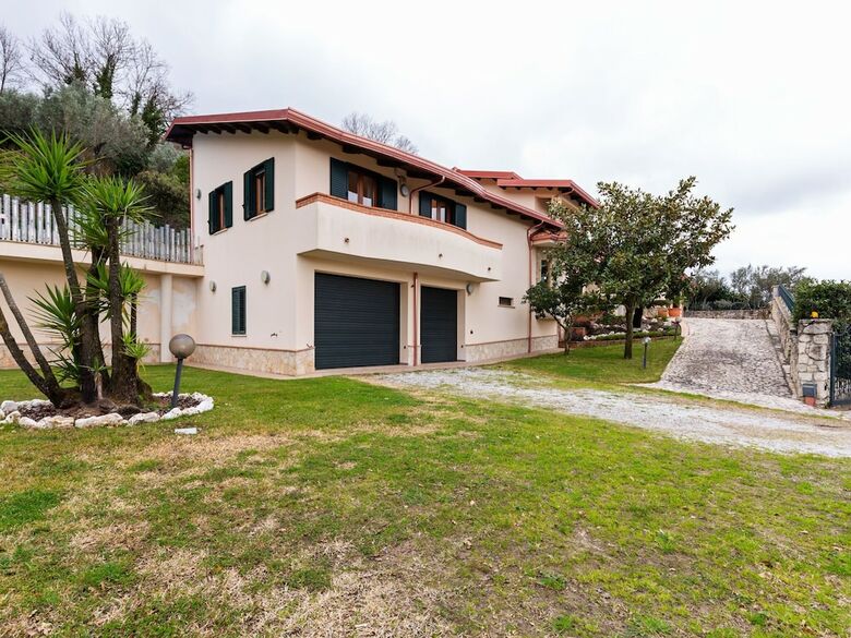 Valley-view Villa In San Mango D'aquino With Jacuzzi