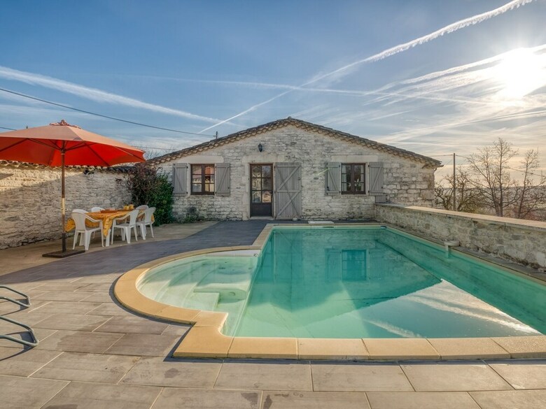 Elegant Holiday Home In Montpezat-de-quercy With Barbecue