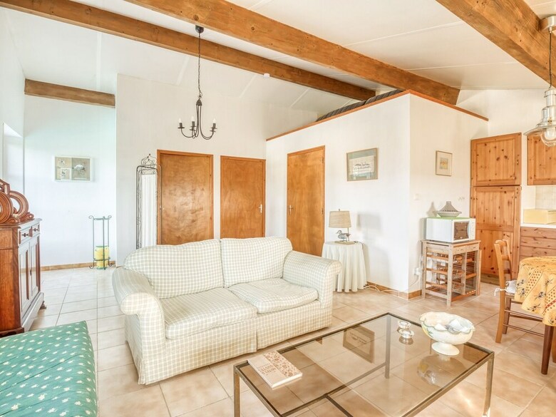 Elegant Holiday Home In Montpezat-de-quercy With Barbecue