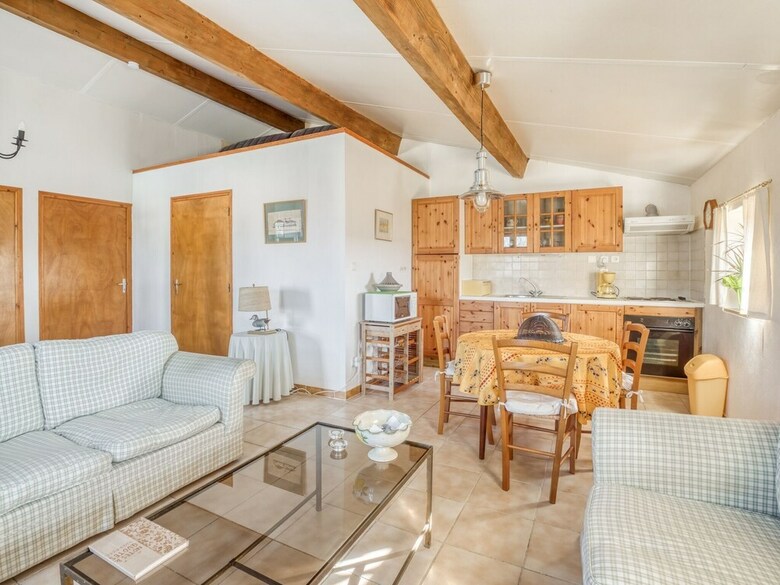 Elegant Holiday Home In Montpezat-de-quercy With Barbecue