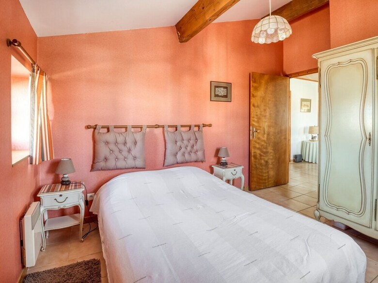 Elegant Holiday Home In Montpezat-de-quercy With Barbecue