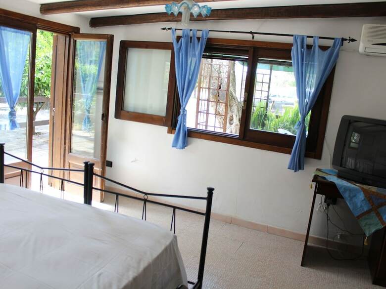 Secluded Holiday Home In Matino With Swimming Pool