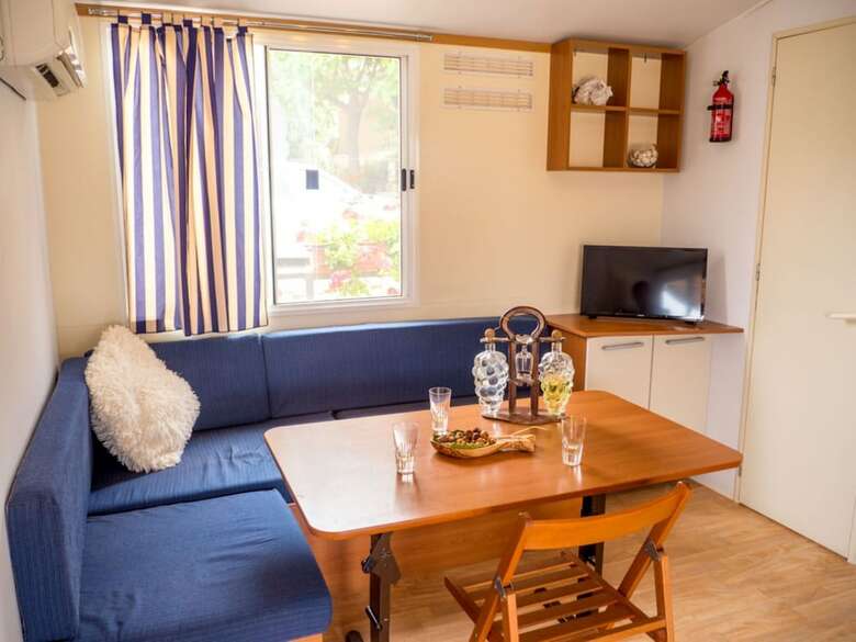 Enticing Mobile Home In Pako?tane With Swimming Pool