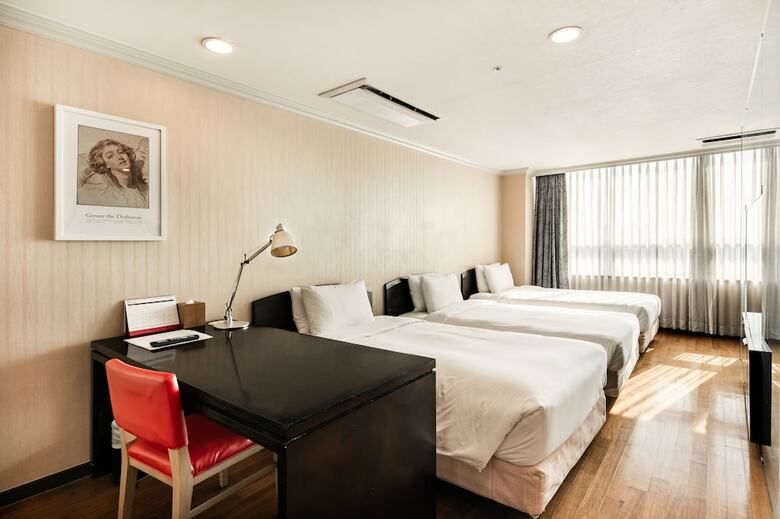 Ramada Hotels & Suites Seoul Namdaemun