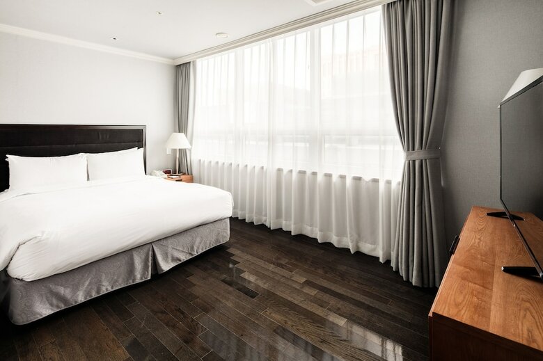 Ramada Hotels & Suites Seoul Namdaemun