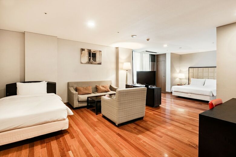 Ramada Hotels & Suites Seoul Namdaemun