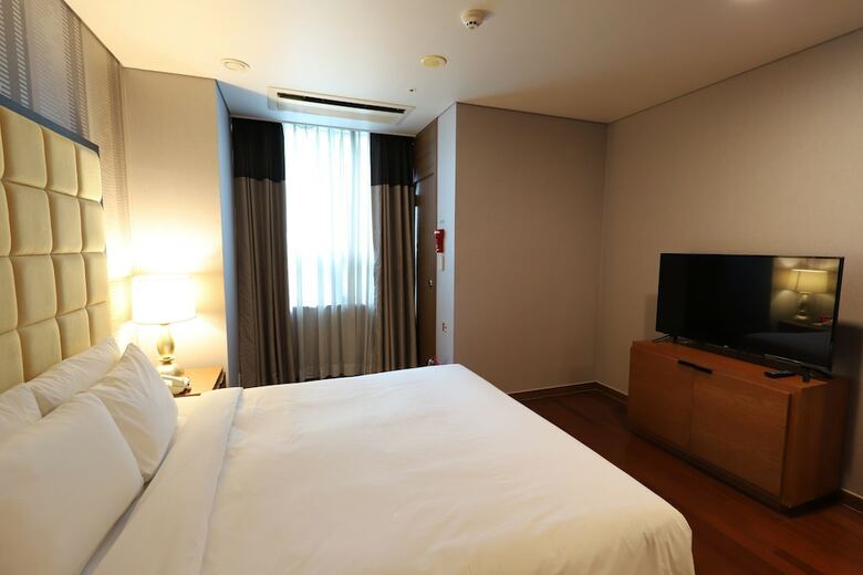 Ramada Hotels & Suites Seoul Namdaemun