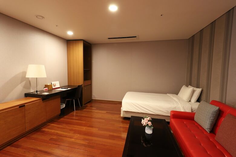 Ramada Hotels & Suites Seoul Namdaemun