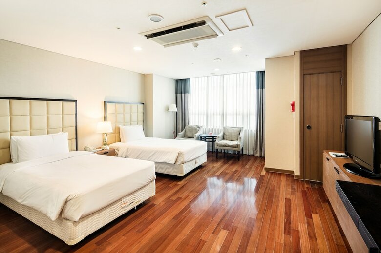 Ramada Hotels & Suites Seoul Namdaemun
