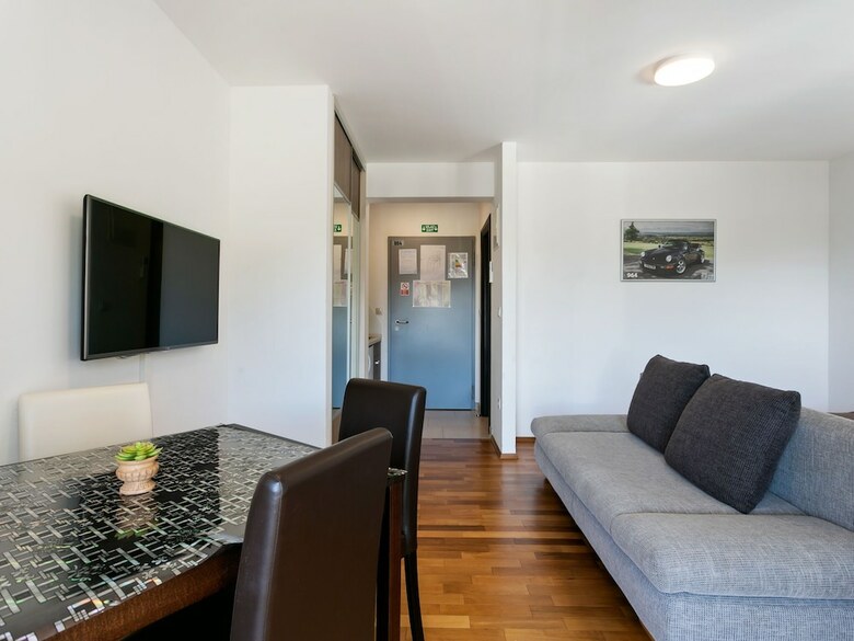 Boutique Apartment In Drvenik With Balcony