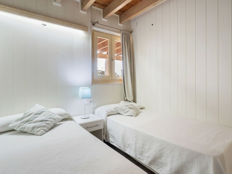 Sun-baked Bungalow In Oliva With Swimming Pool