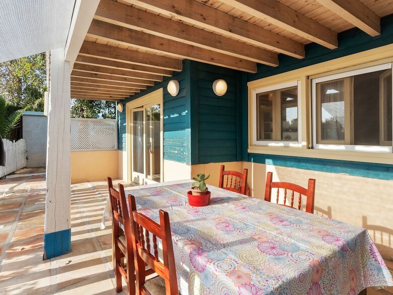 Sun-baked Bungalow In Oliva With Swimming Pool
