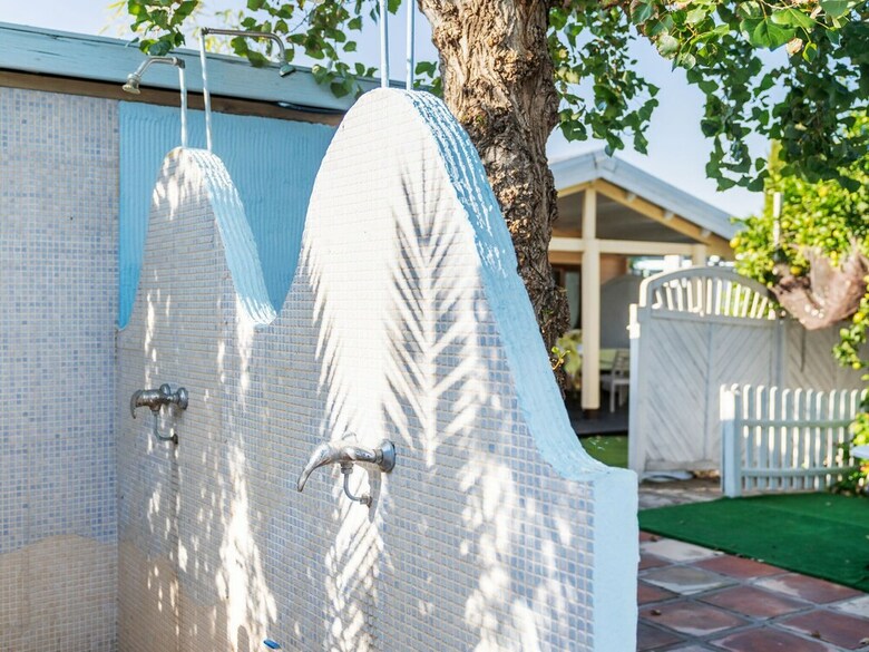 Sun-baked Bungalow In Oliva With Swimming Pool