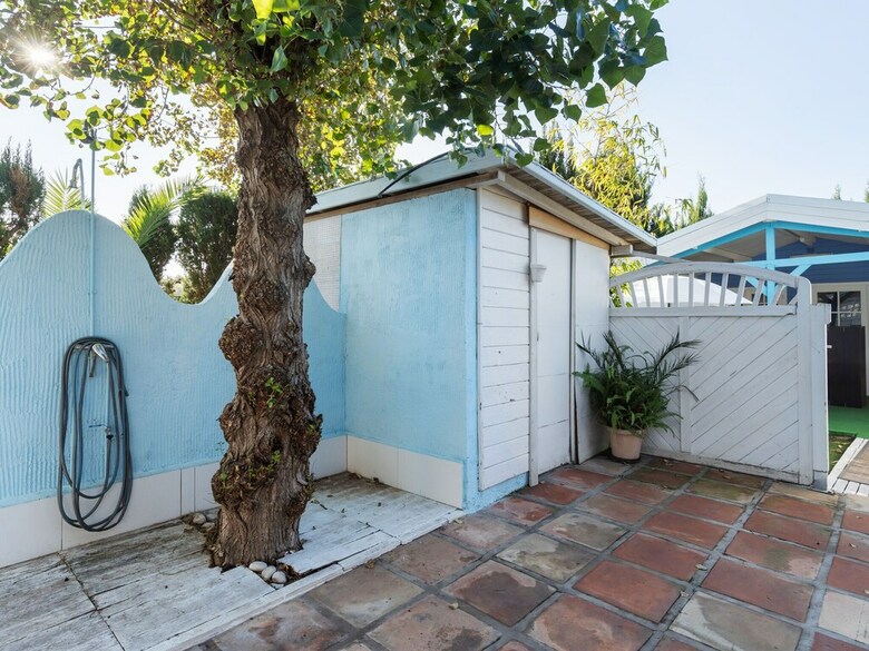 Sun-baked Bungalow In Oliva With Swimming Pool