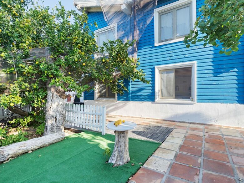 Sun-baked Bungalow In Oliva With Swimming Pool