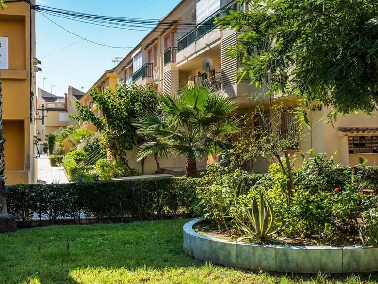 Cozy Apartment In Torrevieja With Balcony