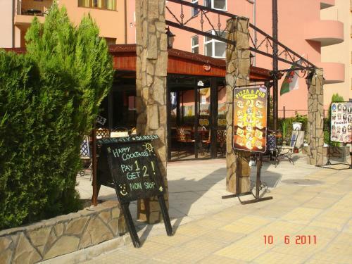Friends Family Hotel