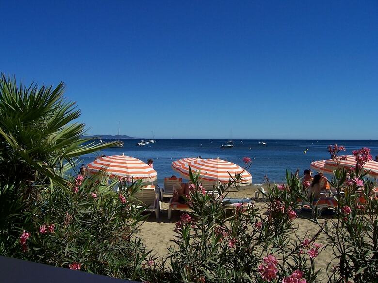 Spacious Villa With Panoramic Views, Located In The Provence