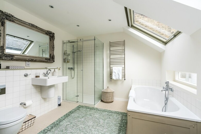 3bd Mews House With Courtyard In Kew