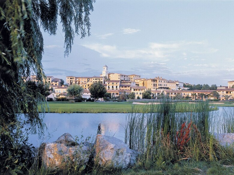 Comfortable Apartment Located In Authentic Provencal Village
